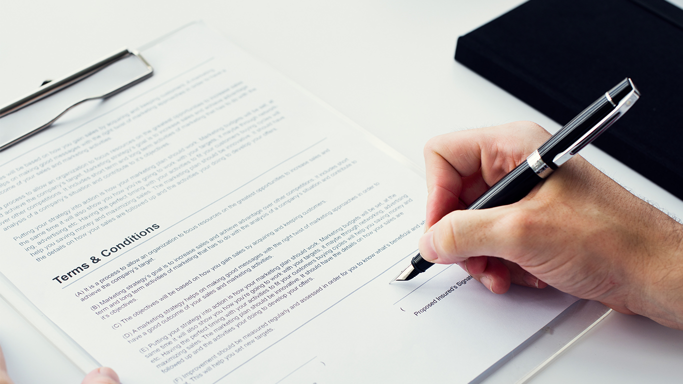 Navigating Non-Competition Clauses in UAE Employment Contracts: Know Your Rights